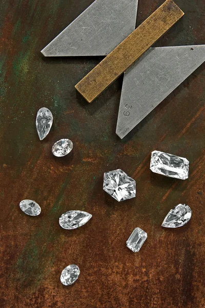Diamantes e ferramenta — Fotografia de Stock