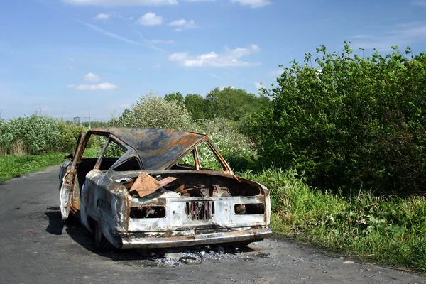 Згорілий автомобіль — стокове фото