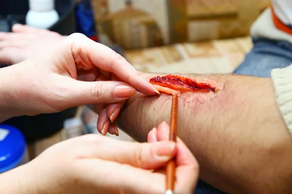 Création d'une blessure artificielle — Photo