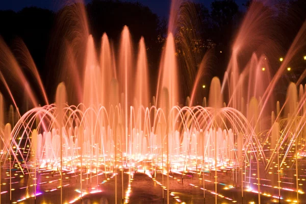 Svítící fontána — Stock fotografie