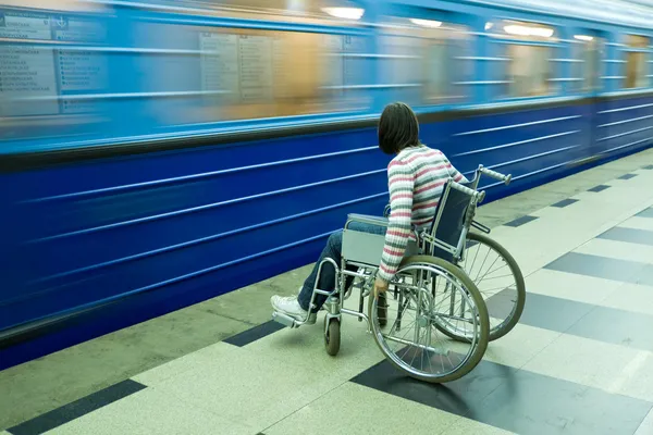 坐轮椅的妇女 — 图库照片