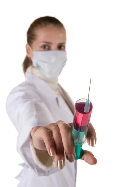 De verpleegster met een spuit. — Stockfoto