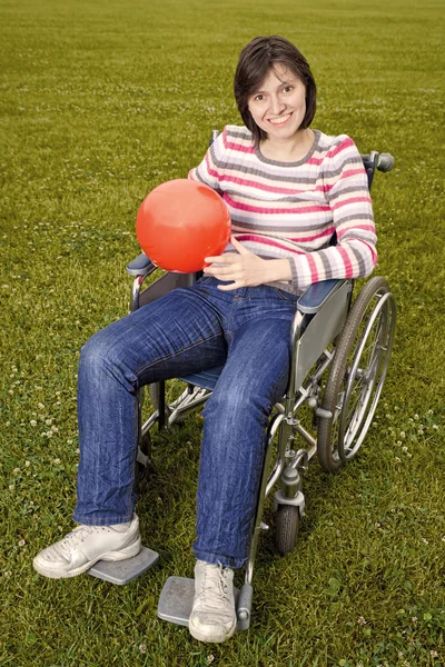 Vrouw in een rolstoel — Stockfoto