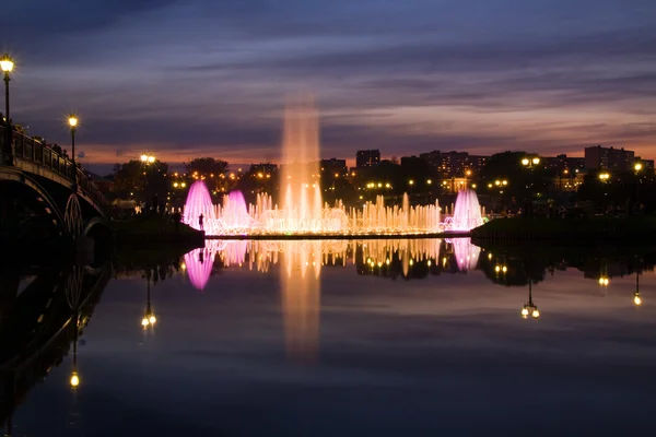 Svítící fontána — Stock fotografie