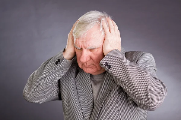 Portret emotionele bejaarde mannen — Stockfoto
