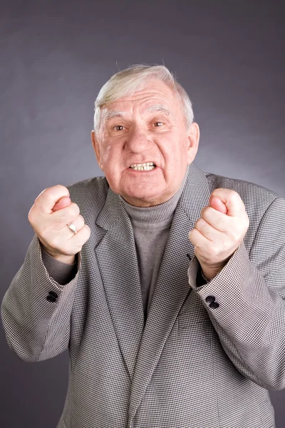 Yaşlı erkekler incir gösterilen — Stok fotoğraf