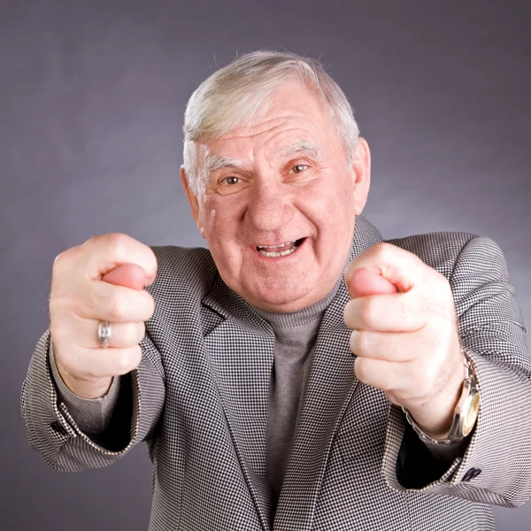 Starší muži ukazuje obr. — Stock fotografie