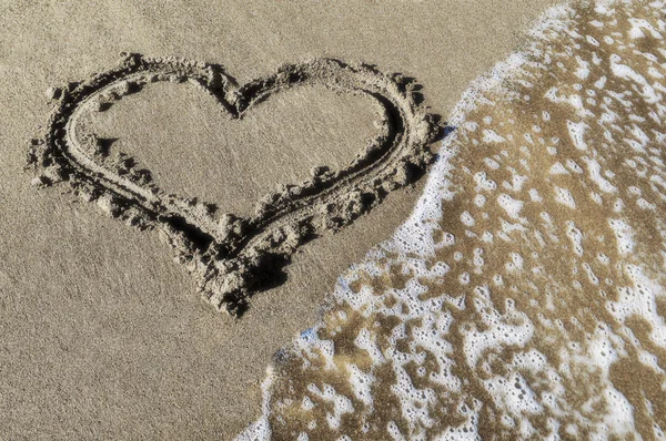 Coeur sur une plage — Photo