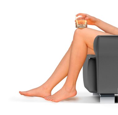 bir koltukta oturan kadın