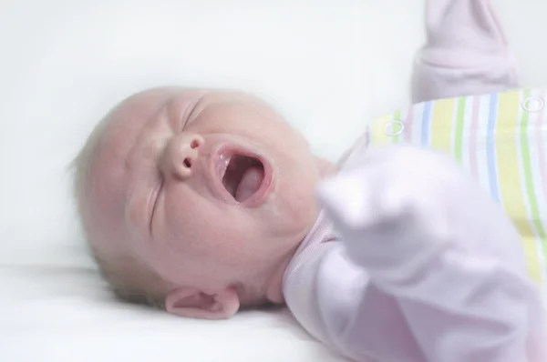 Newborn baby crying — Stock Photo, Image