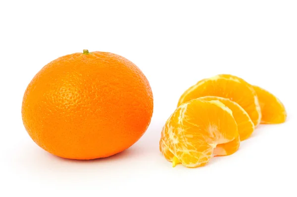 Mandarin with peeled pieces — Stock Photo, Image