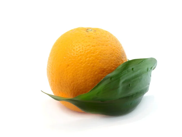 Naranja con hoja — Foto de Stock