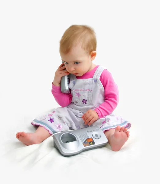 Маленький ребенок с телефоном — стоковое фото