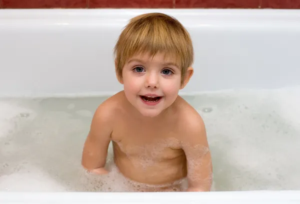 El niño en el baño — Foto de Stock