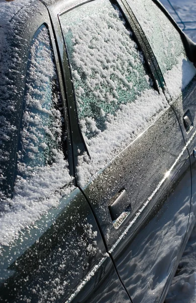 Замороженный автомобиль — стоковое фото