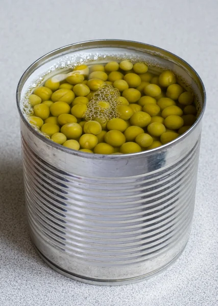 Tinned green peas — Stock Photo, Image