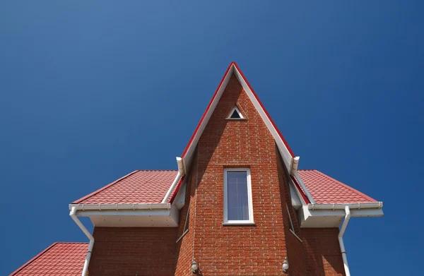 Haus mit einer Fliese abgedeckt — Stockfoto