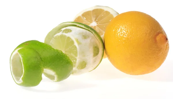 Deux citrons et du citron vert — Photo