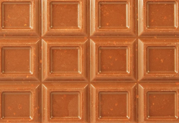 Närbild mjölkchoklad bar med nötter — Stockfoto