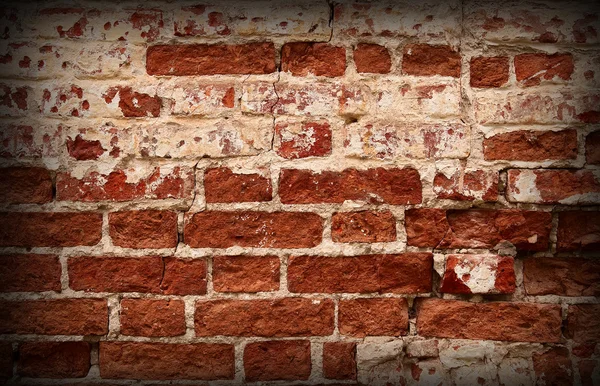 Oude verweerde rode bakstenen muur achtergrond — Stockfoto