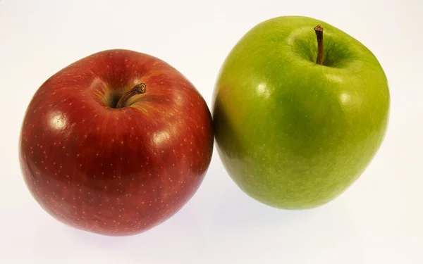 Anúncio vermelho maçãs verdes — Fotografia de Stock