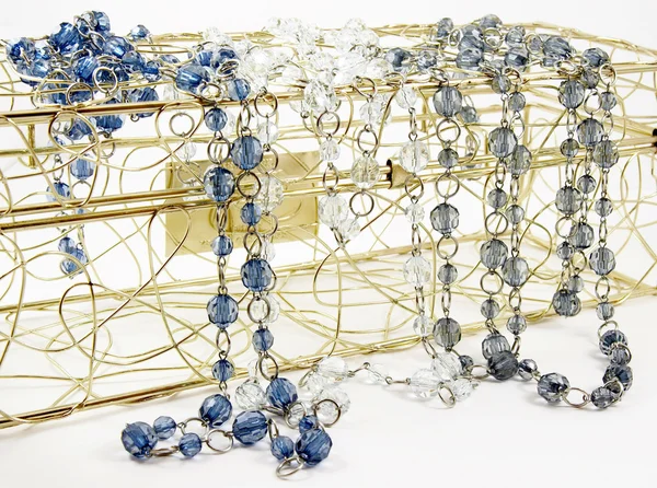 Perlas de vidrio azules, incoloras y grises — Foto de Stock