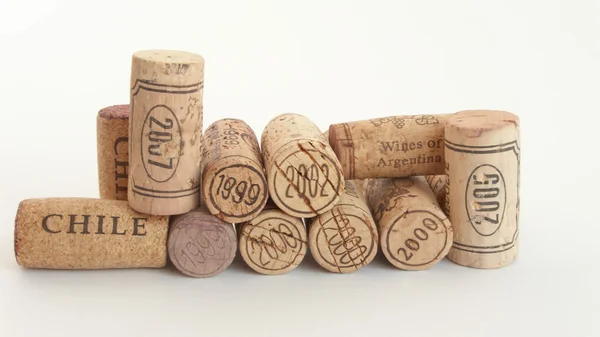 Corchos de vino con sello de año —  Fotos de Stock