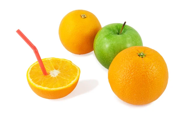 Dojrzałych pomarańczy i zielone jabłko — Zdjęcie stockowe