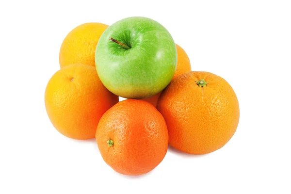Mandalina, yeşil elma ve portakal — Stok fotoğraf