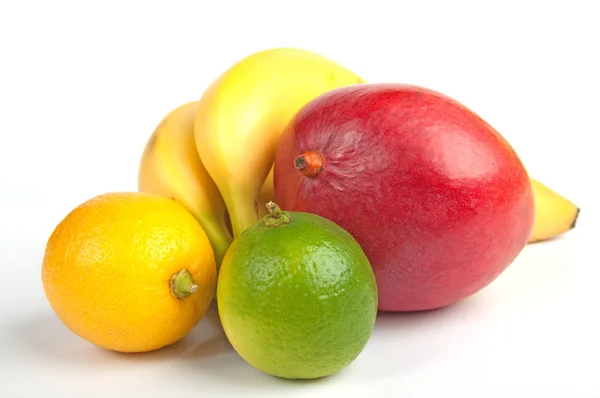 Lima, limón, plátanos y mango — Foto de Stock