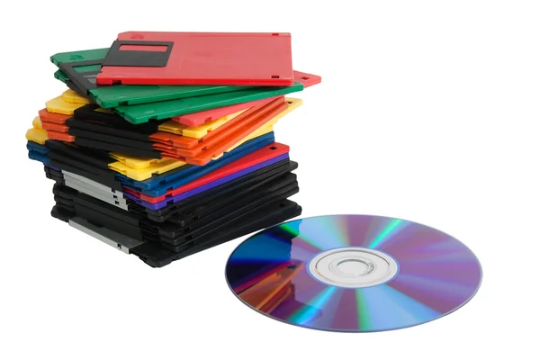 Kompakt disk och högen av disketter — Stockfoto