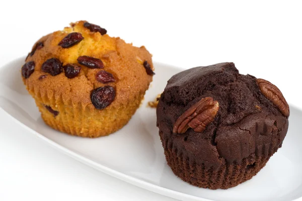 Twee muffins op een plaat — Stockfoto
