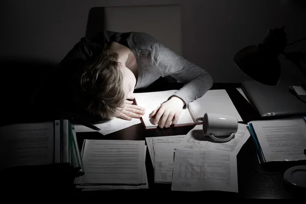 Dormir horas extras de trabalho — Fotografia de Stock