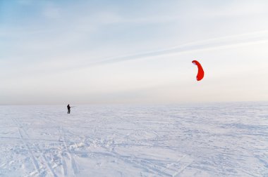 kiter vangen de wind