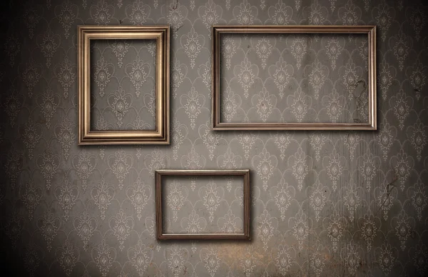 Foto-frames op vuile muur — Stockfoto