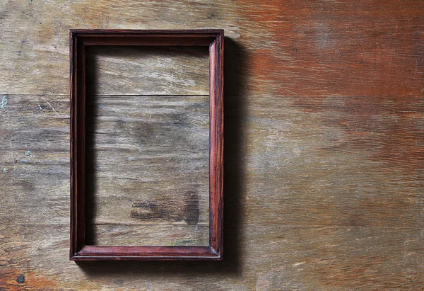 Порожня рамка на дерев'яному тлі — стокове фото