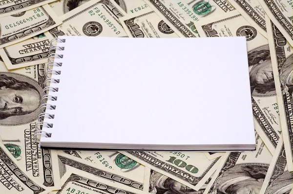 Cuaderno de notas sobre dinero — Foto de Stock
