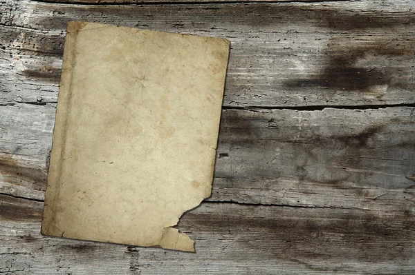 Papel vintage sobre textura de madeira — Fotografia de Stock