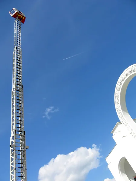 Високу пожежну драбину — стокове фото