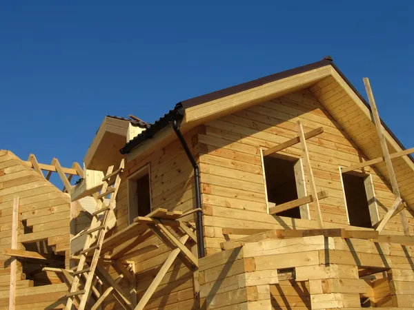 Oprichting van een houten huis — Stockfoto