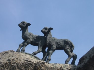 Kuzuların Sessizliği heykeli