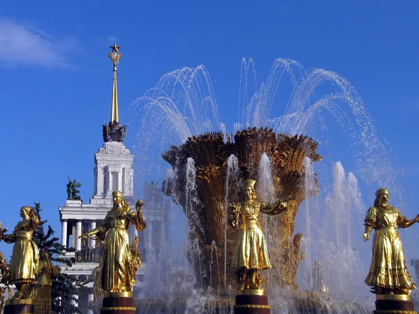 Fountain with gold girls — Stock Photo, Image