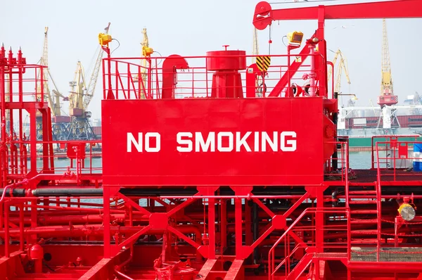 A figyelmeztető jel "tilos a dohányzás" — Stock Fotó
