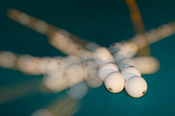 Бильярдные шары - брейк — стоковое фото