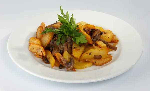 Gebakken aardappel met champignons Stockfoto