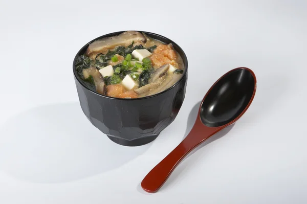 Japanse soep met zalm en paddestoelen Stockfoto