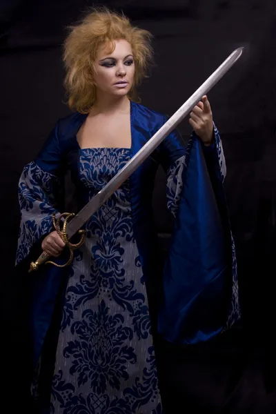 Bruxa horrível com espada . — Fotografia de Stock