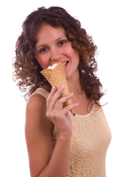 Menina está comendo sorvete — Fotografia de Stock