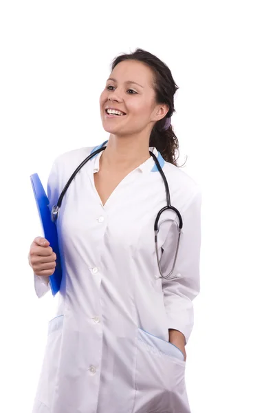 Sonriente médico femenino sosteniendo carpetas Imagen de stock