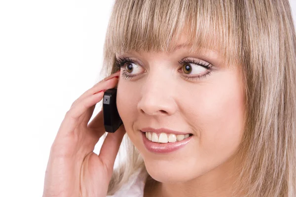 Sonriente chica habla en el teléfono móvil — Foto de Stock